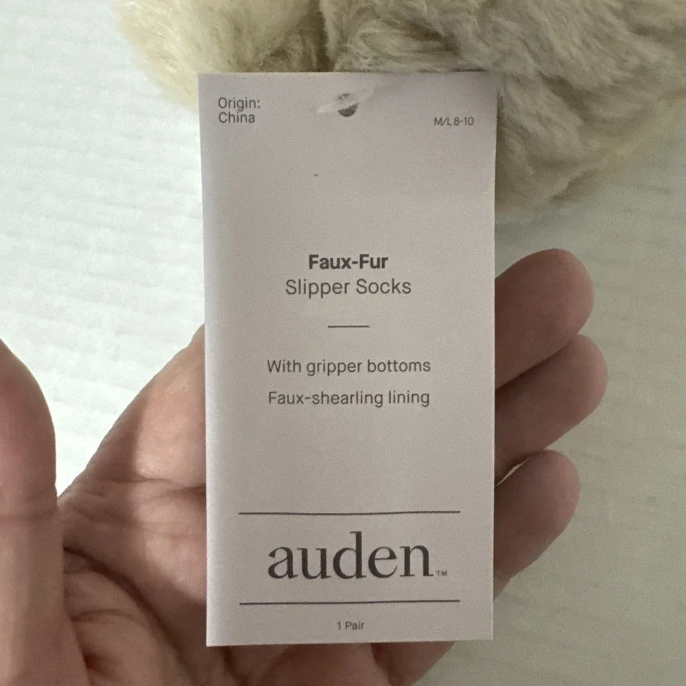 Auden Women's 0763 M/L 8-12‎ Faux Fur Slipper Socks Beige Gripper Bottom NWT